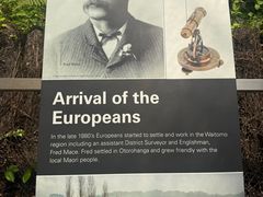 -怀托摩萤火虫洞