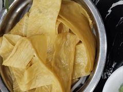 -黄利砖万峰林布依特色酸笋牛肉馆