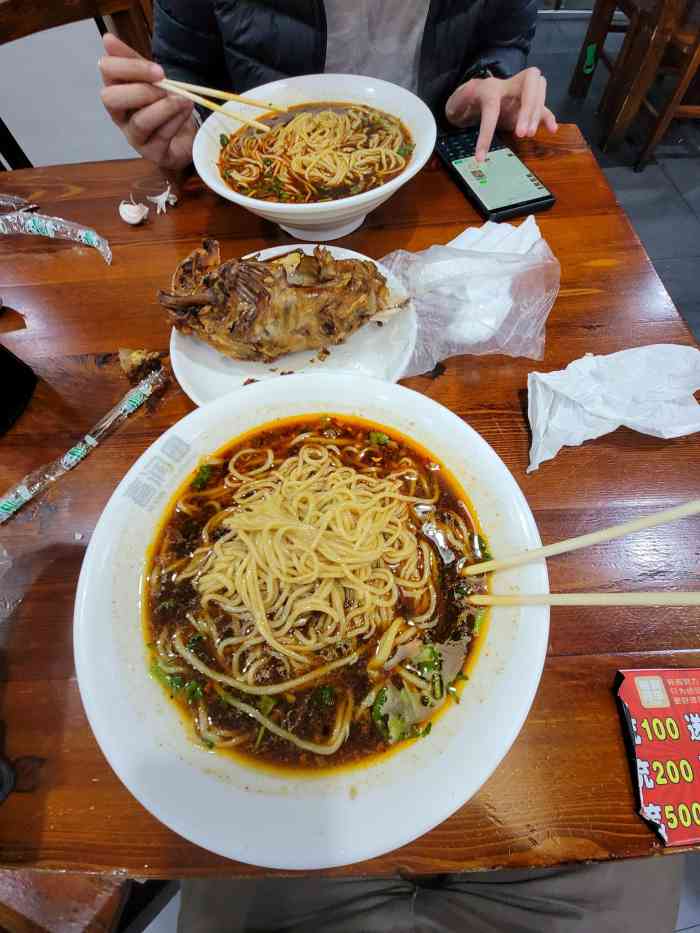 地点非常好找就在六马路友谊购物对面人好多据说每天