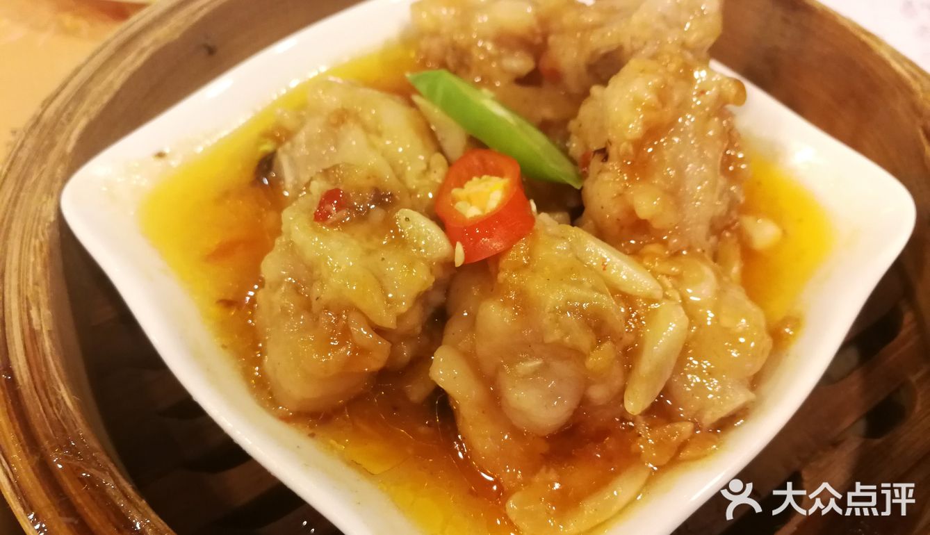 早八点刚过，已经开始排队了，点了几份推荐菜
