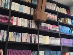 -钟书阁(松江泰晤士小镇店)