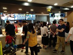等位区-麦当劳(宝山大厦店)