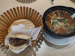-闫家驴肉老店(华电一校店)