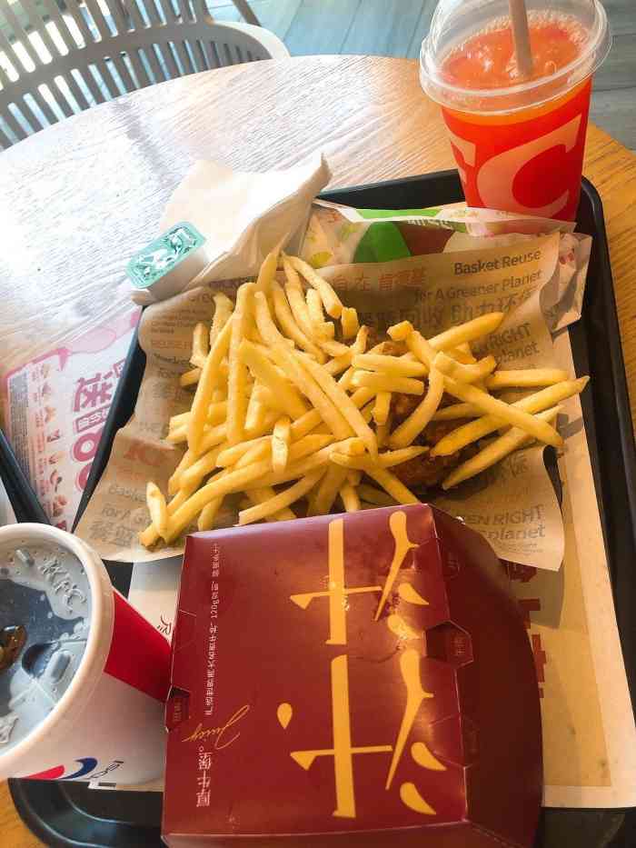 肯德基(大连金地店)-"前一阵看到肯德基也出和牛汉堡了,太想尝尝.