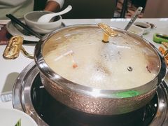 -洪氏嗨捞·广东猪肚鸡·椰子鸡火锅(西咸万象城店)