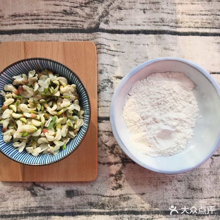 品品五月的槐花香