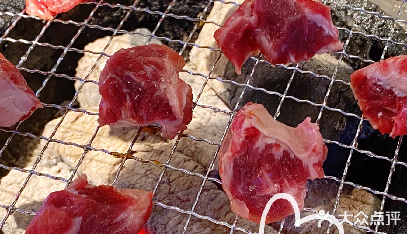 龙洞·灵与肉🌈| 不仅潮饮好喝 肉也好吃的 Ins烤肉店！💥