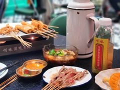 -何妹湿辣牛肉·粤式烧烤砂煲(桂雅路店)