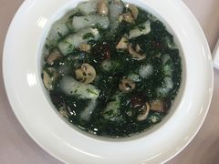 荠菜双菇烩蹄筋-老人和饭店(淮海中路店)