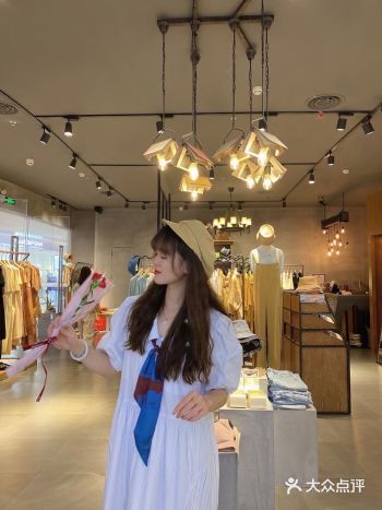 最开始知道这家服装店我也是从点评首页刷到的～