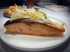 周末早午餐香煎新西兰三文鱼-壳里西餐厅Coquille Seafood Bistro(蒙自路店)