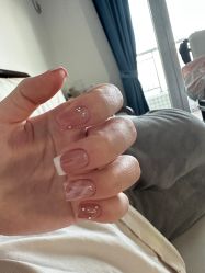 -花岐款式专研健康美甲沙龙