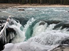 -阿萨巴斯卡瀑布观景点