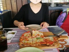 -马德里拉斯咯扎斯购物村