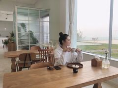 靠窗位-52home