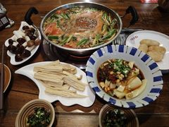 -亮欢寨酸汤鱼(沙冲路店)