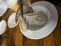 -姐妹四更烤猪店