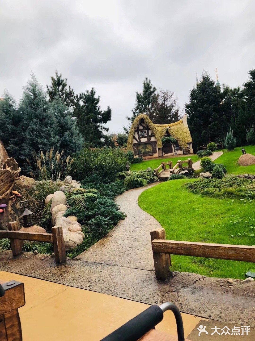 七个小矮人矿山车