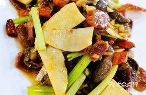 Bamboo Shoots Stir-Fried with Preserved Meat