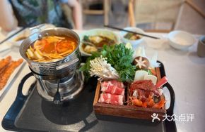 Sour Soup Beef Hot Pot