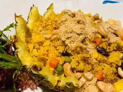 南洋菠萝炒饭-星怡会·新加坡新美食(苏州中心店)