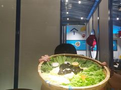 -尚尚仙·酸汤猪手·猪肚鸡火锅(华联万柳购物中心店)
