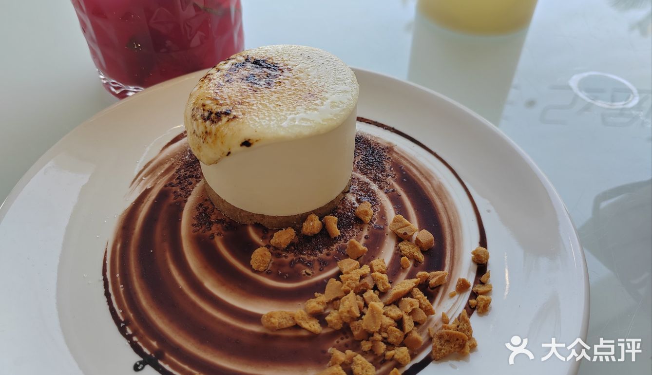 海风拂面的美景中享受午茶时光