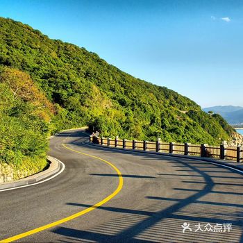 再加上平易近人的促销价；独占整片太阳湾的三亚柏悦