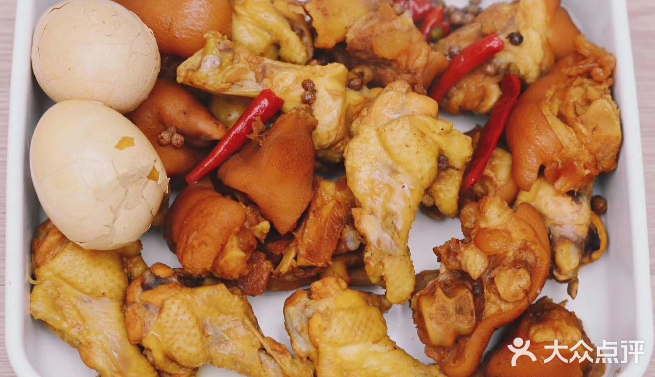 在家做猪蹄饭，卤一锅慢慢吃