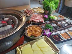 -围炉肉舍•炭烤活鳗•丹东海鲜烤肉(步行街店)
