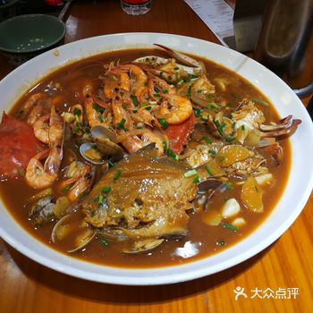 其中海鲜新鲜，蟹也比较壮