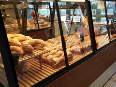 面包甜点陈列柜-Dough&Joe团憩(瑞虹天地月亮湾店)