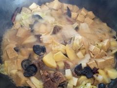 -粘豆包柴火铁锅炖