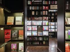 -钟书阁(松江泰晤士小镇店)