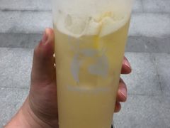 -瑞幸咖啡(岳家嘴地铁站店)