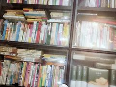 -钟书阁(松江泰晤士小镇店)