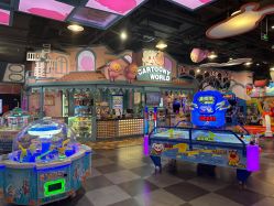 -卡通尼乐园(绿地缤纷城店)