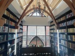 -钟书阁(松江泰晤士小镇店)