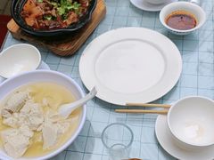 -土砂锅生态山庄·非遗砂锅雅鱼