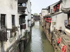 -艺漫酒店(苏州寒山寺狮山路地铁站店)