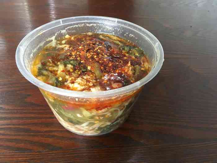 跳脚米线(海伦城市广场店)-"味道特别好,名字也特别的逗,主要是环境不