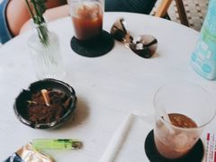 -彳亍咖啡·这里(水湾路店)