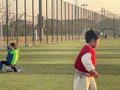 -Riverside河畔少儿足球培训(前滩店)