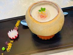 原只椰子西米露拼天鹅榴莲酥-世博源公馆·本帮融合菜·主题包厢·江景餐厅
