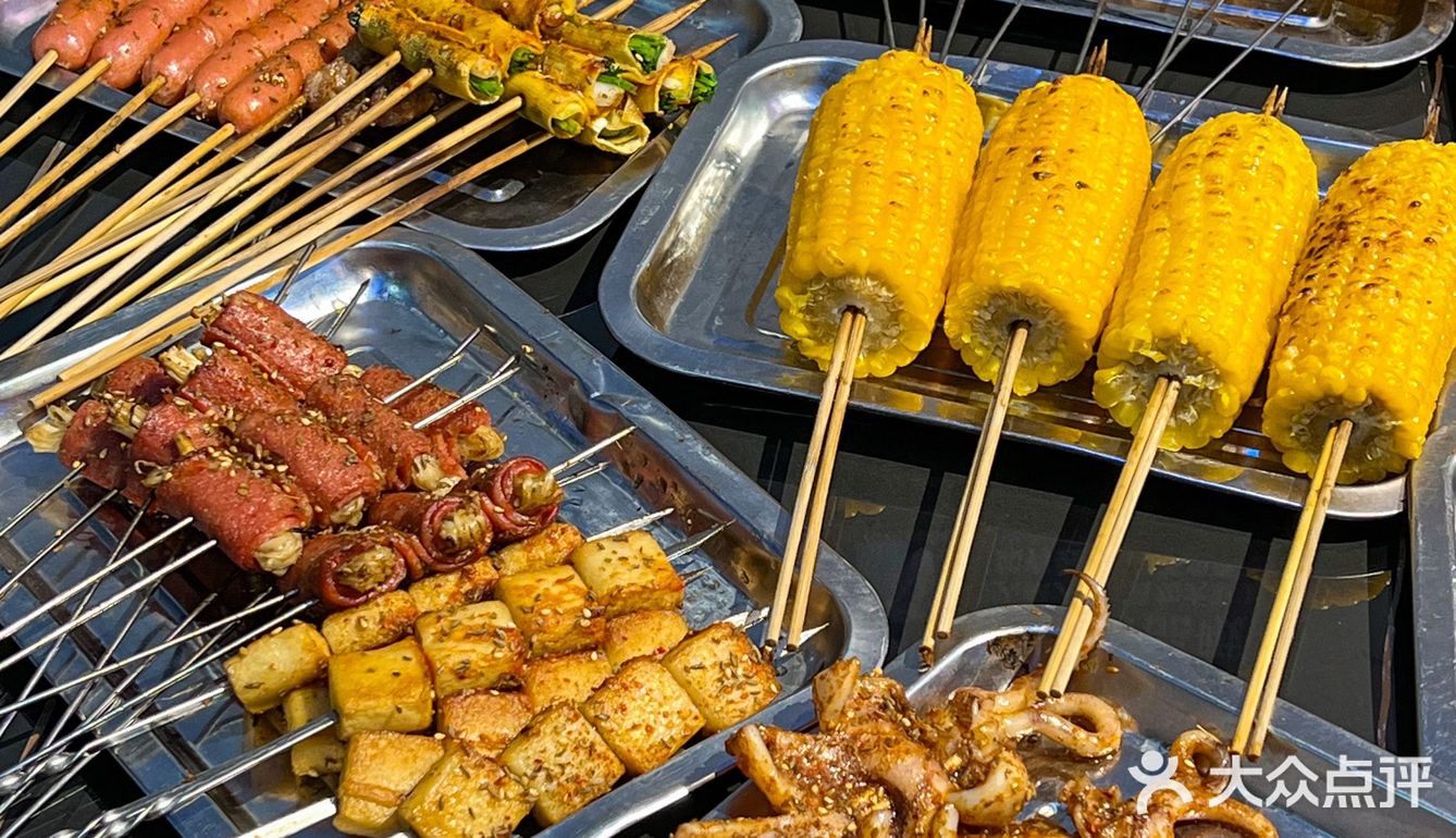 华店附近这家铜锅涮肉里面的烧烤也好好吃啊！ 