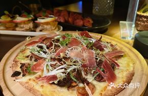 Iberian Black Truffle Ham Pizza
