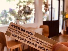 -彳亍咖啡·这里(水湾路店)