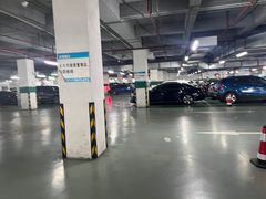 -奥特莱斯停车场