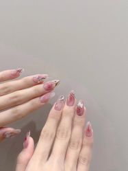 -花岐款式专研健康美甲沙龙