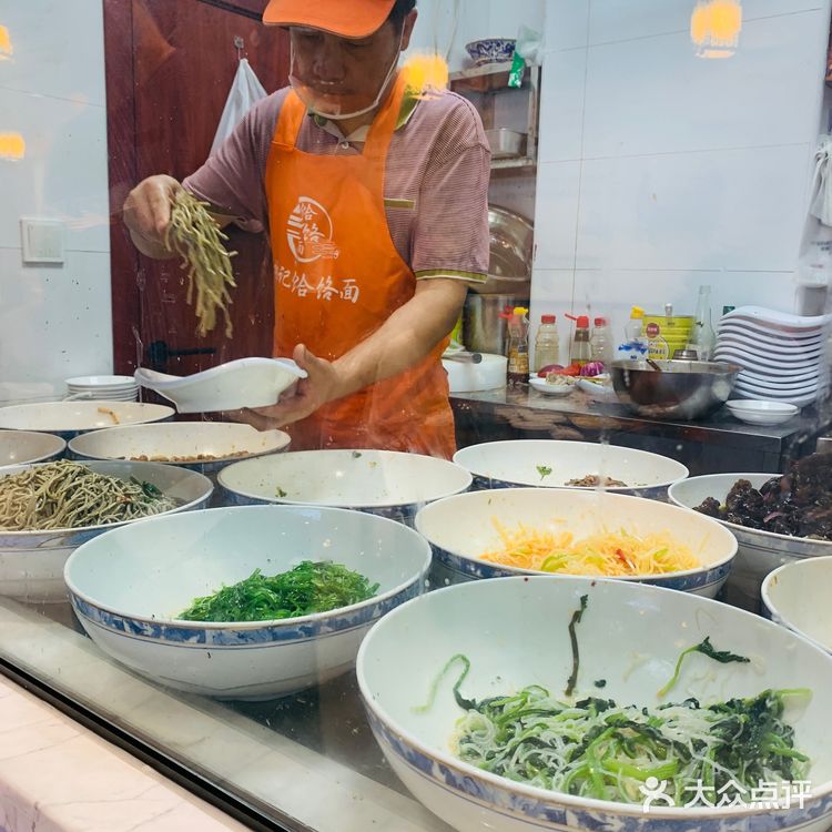 这家面馆高朋满座，原来就因为这个……